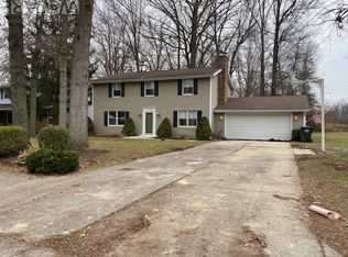 3190 Makley Dr, Lima, OH 45805