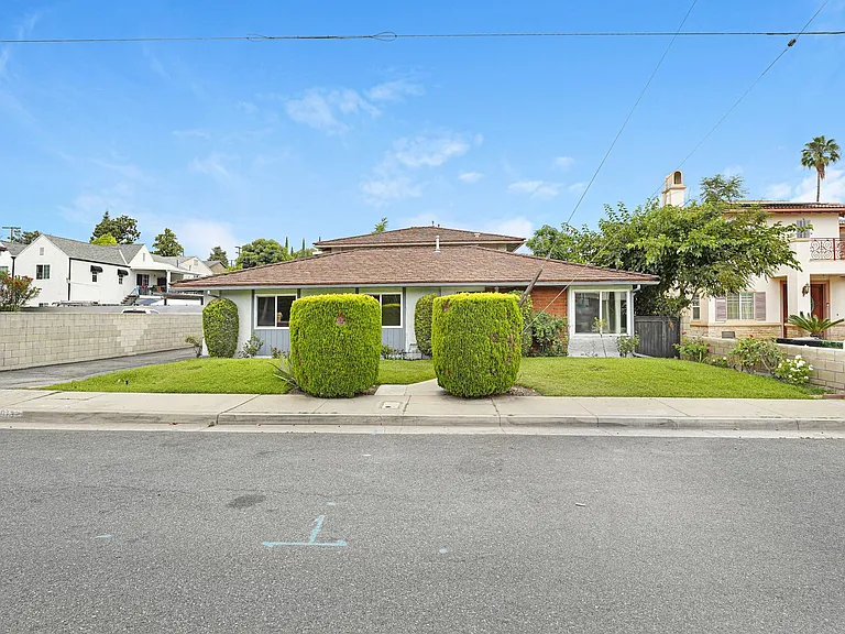 913 Clay Ct — Photo 15