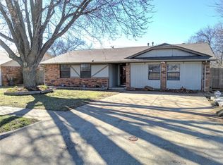 916 SE 12th St, Moore, OK 73160