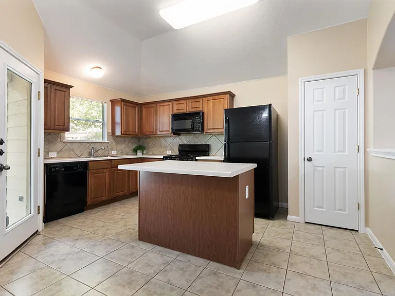 4423 Meadowside Ln — Photo 5