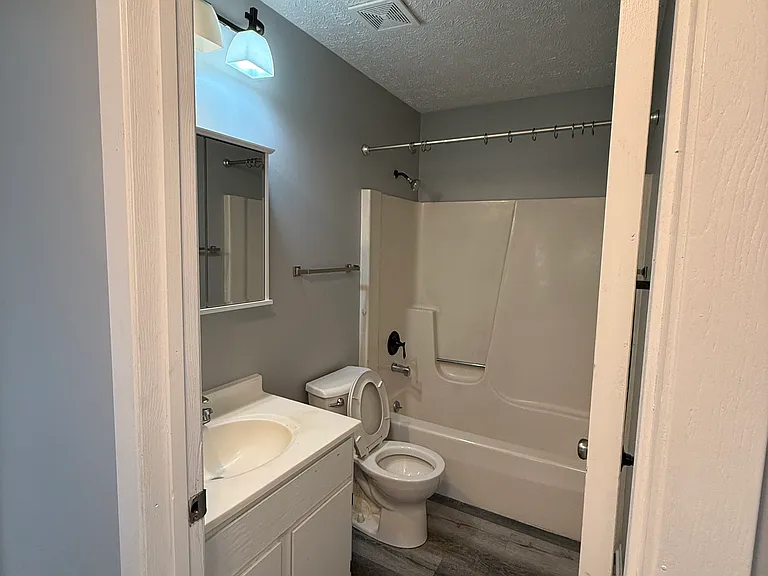 3932 W 13th St #4 — Photo 9
