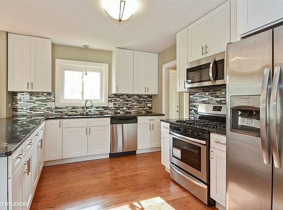 5th image of 935 E 166th St