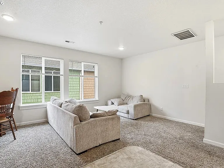 427 Harris Ln — Photo 6