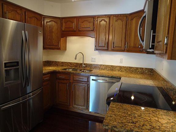 5th image of 625 Country Club Dr APT C2