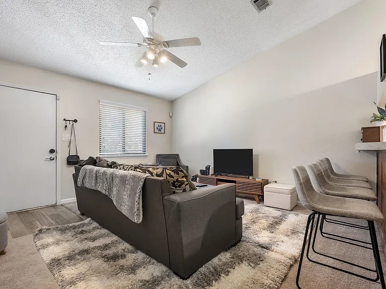 2203 Sandpiper St — Photo 2