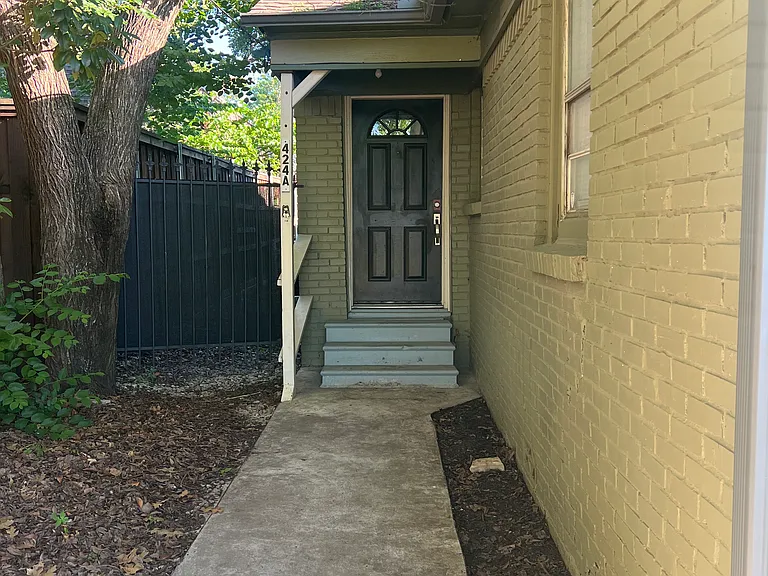 424 E Worth St #A — Photo 2