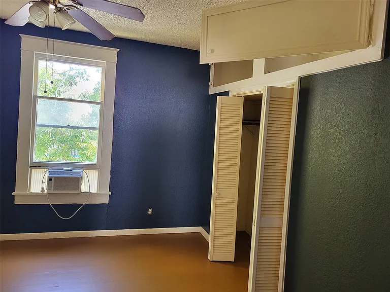 4401 Avenue Q 1/2 #2 — Photo 7