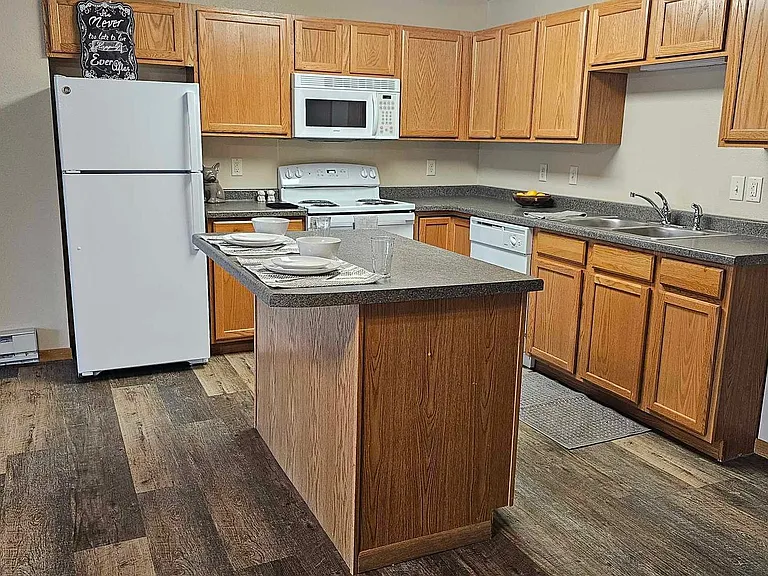 Belcastle Apartments — Photo 28