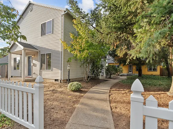 6303 SE Woodstock Blvd #1-4, Portland, OR 97206