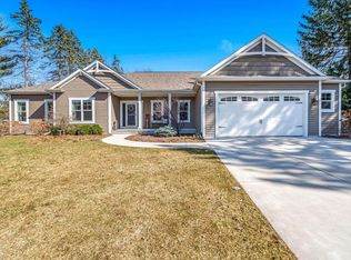 W294N6838 Lynwood Dr, Town Of Merton, WI 53029