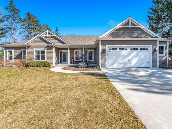 W294N6838 Lynwood DRIVE, Hartland, WI 53029