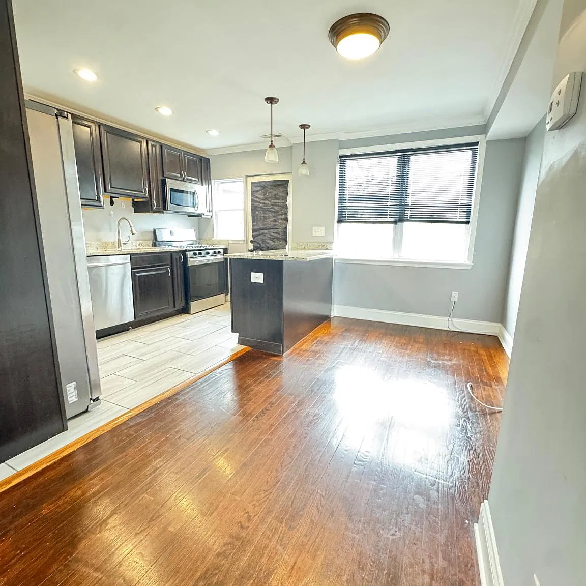 2 bed, 2.0 bath, 896 sqft, $2,300 — Photo 4