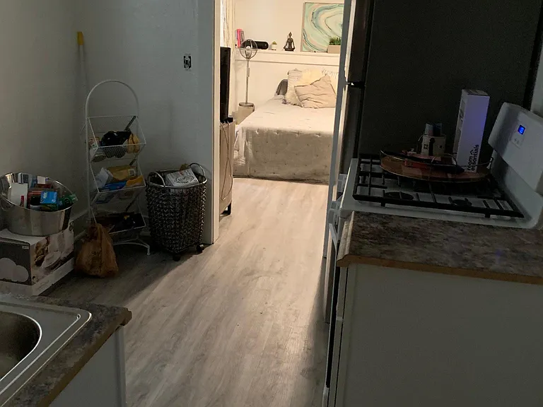 5123 Wyandotte St #BASEMENT STUDIO — Photo 10
