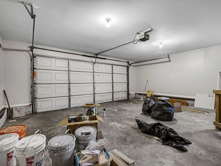 128 Clarendon Cir — Photo 39