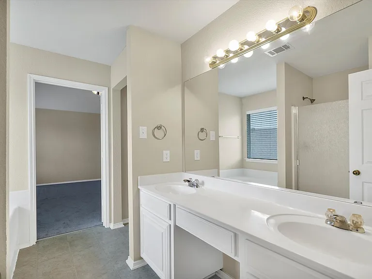 4402 Emerald Leaf Dr — Photo 6