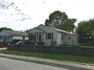 96 Rosella Ave, Pawtucket, RI 02861