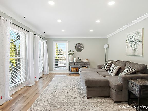 3rd image of 1105 Spring Hill Dr