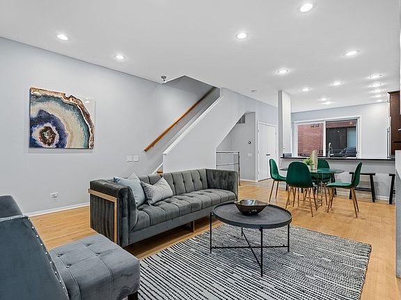 5th image of 2034 W Willow St Unit B