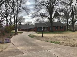 821 Monument Rd, Ponca City, OK 74604