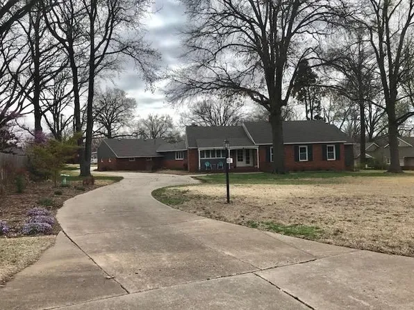 821 Monument Rd, Ponca City, OK 74604