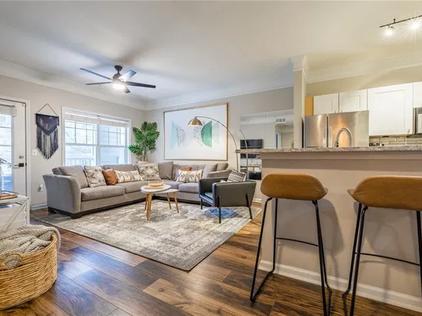 2700 Pine Tree Rd NE Unit 2216, Atlanta, GA 30324