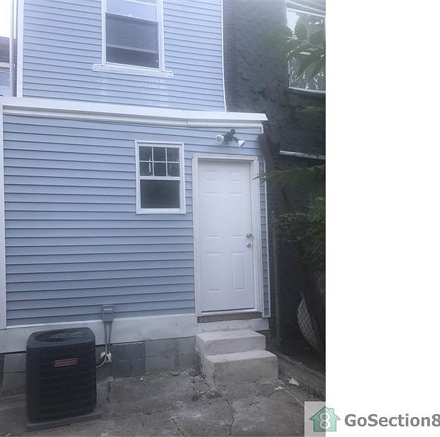 1st image of 1919 W Somerset St