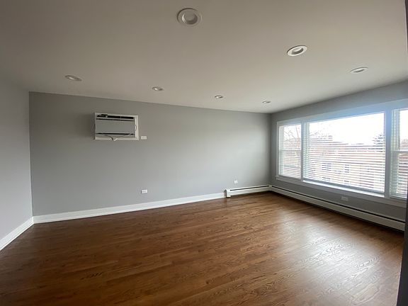 3rd image of 2325 1/2 N 74th Ave Floor 2