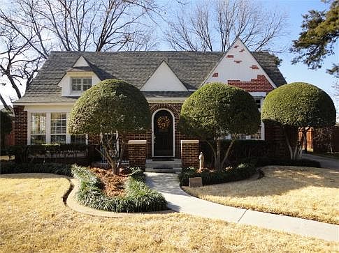 2712 Speedway Ave.