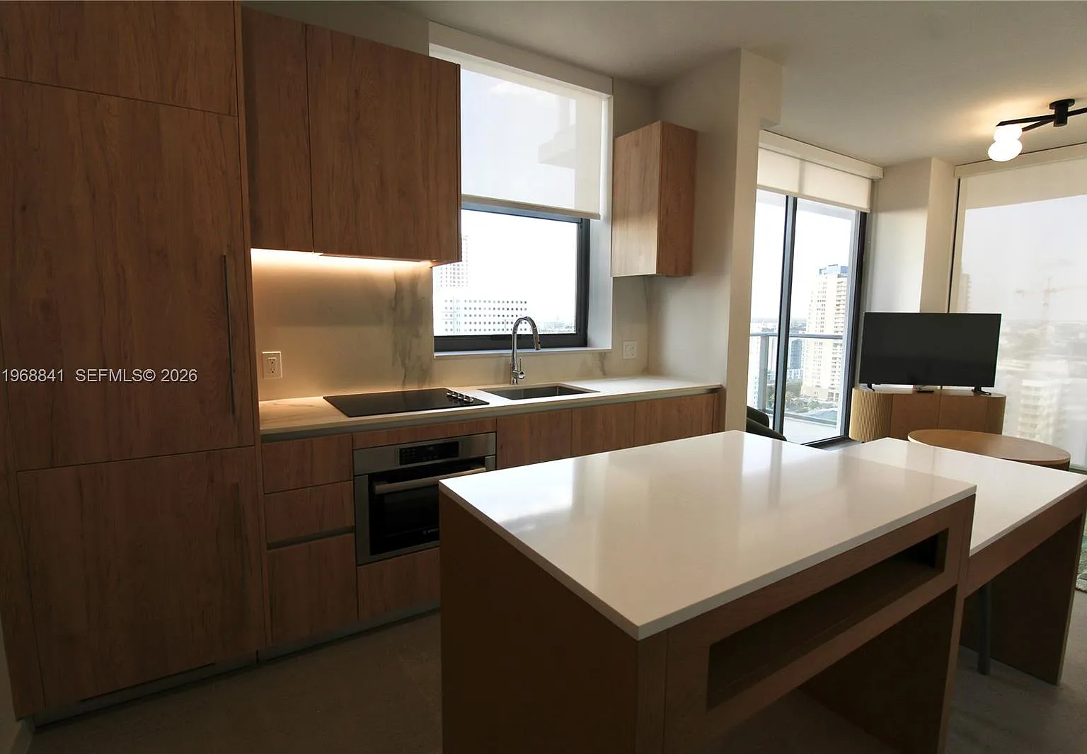 2 bed, 2.0 bath, $5,475 — Photo 2