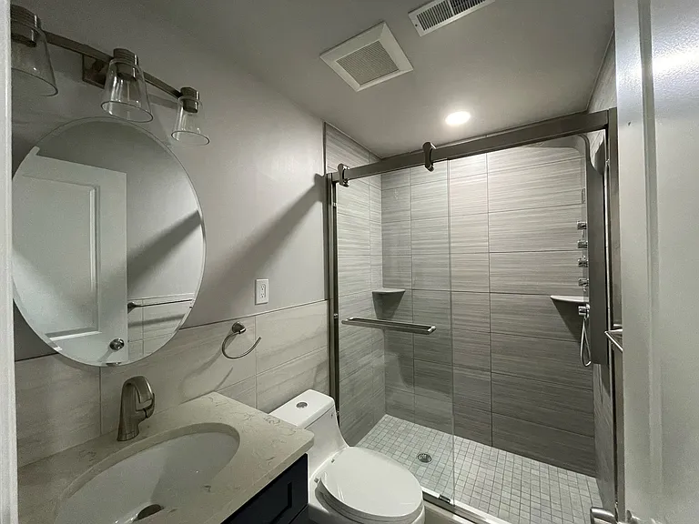 329 N 11th St #3R — Photo 4