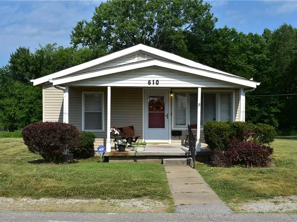 610 S Gold St, Paola, KS 66071