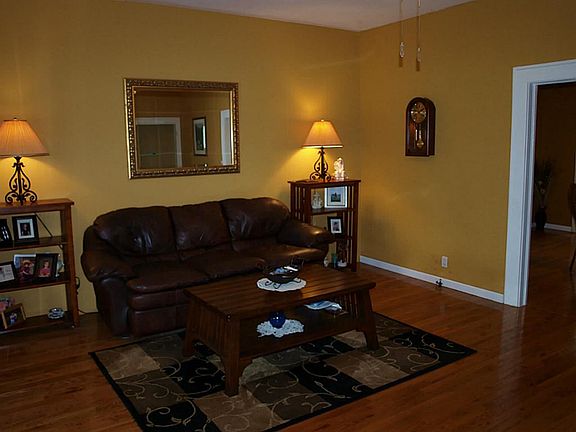 Large den to relax!