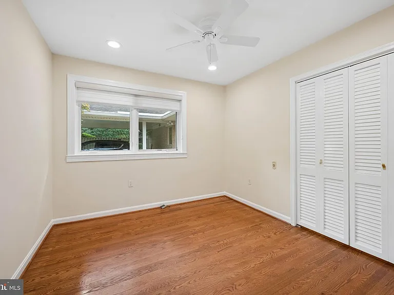 7016 Hopewood St — Photo 41