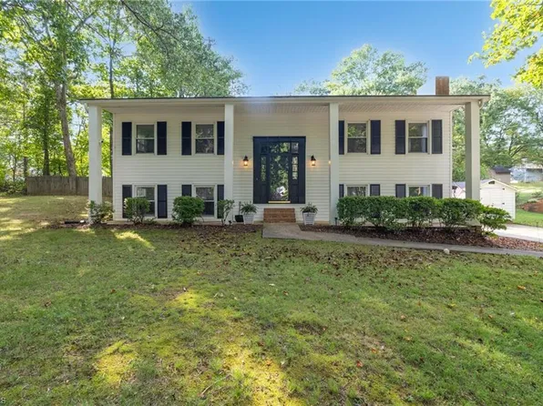 462 Knightwood Ct, Kernersville, NC 27284