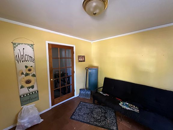 4th image of 320 Doris St