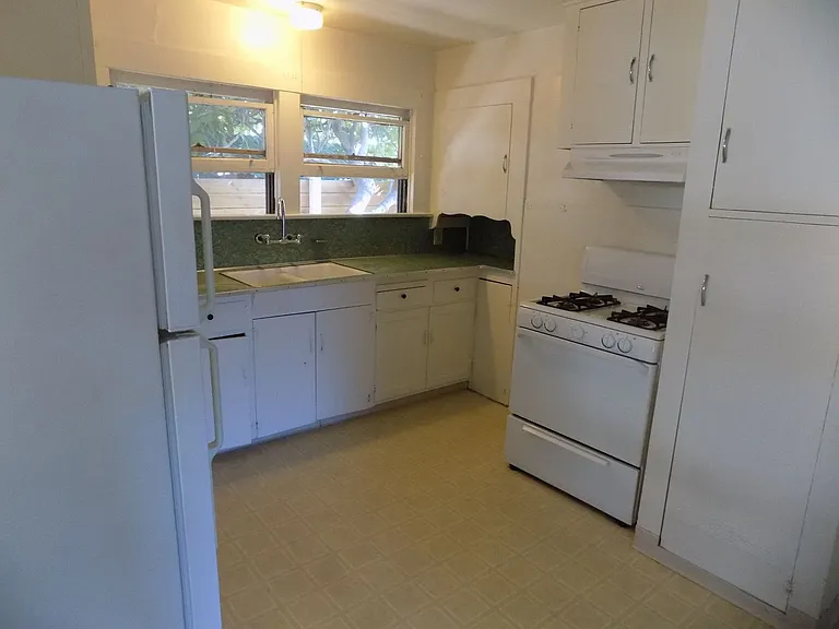 1824 Nipomo St — Photo 12