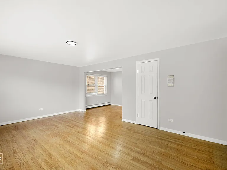 8935 S Dauphin Ave — Photo 2
