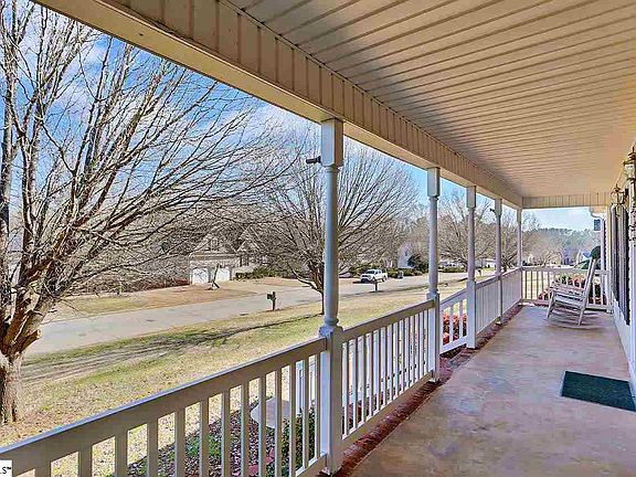 5th image of 104 Brooke Lee Cir