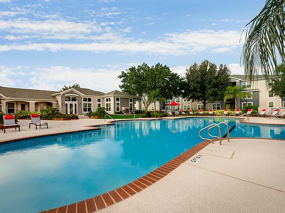 Bahia Cove Apartments Swimming Pool