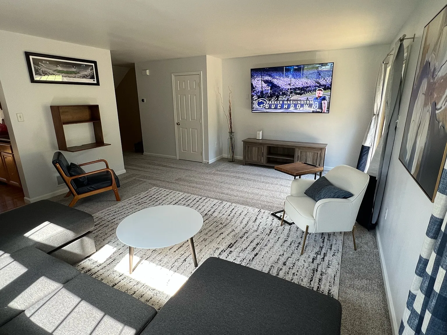 3 bed, 3.5 bath, 2000 sqft, $3,100 — Photo 2