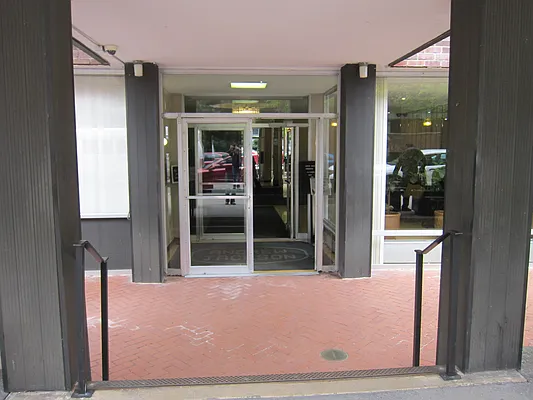 Rented by Realty 2000 Corp | media 11