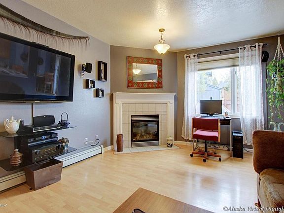 5th image of 8046 Country Woods Dr