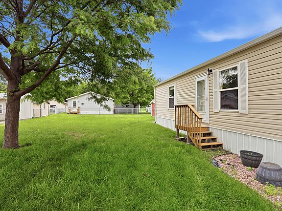 5th image of 1405 E Ivy Pl