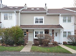 151 Old Village Ln, Bethel Park, PA 15102