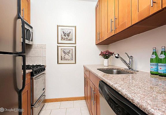 5th image of 235 E 40th St APT 8H