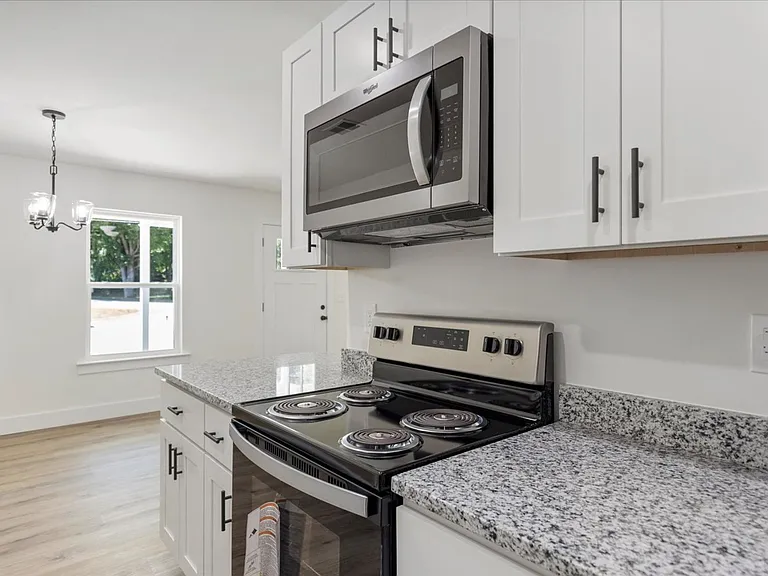 Arlington Townes Modern 3-Bedroom Townhomes in Greer, SC — Photo 23