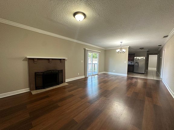 3rd image of 3838 Eloise St