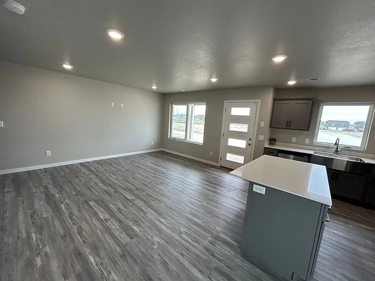3828 Scorpio Dr SE — Photo 4