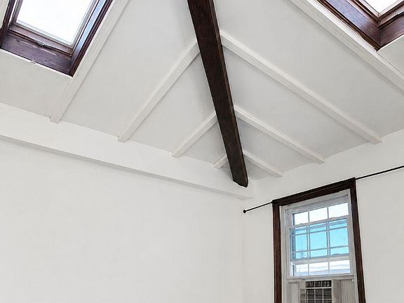 4th image of 1013 N Leithgow St