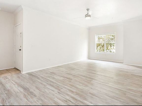 4th image of 16431 Enclave Village Dr